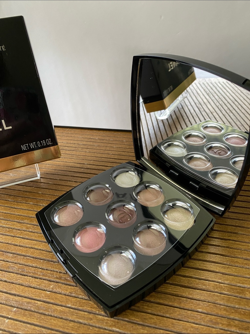 Chanel Les 9 Ombres Eyeshadow Palette - Picture 3 of 11